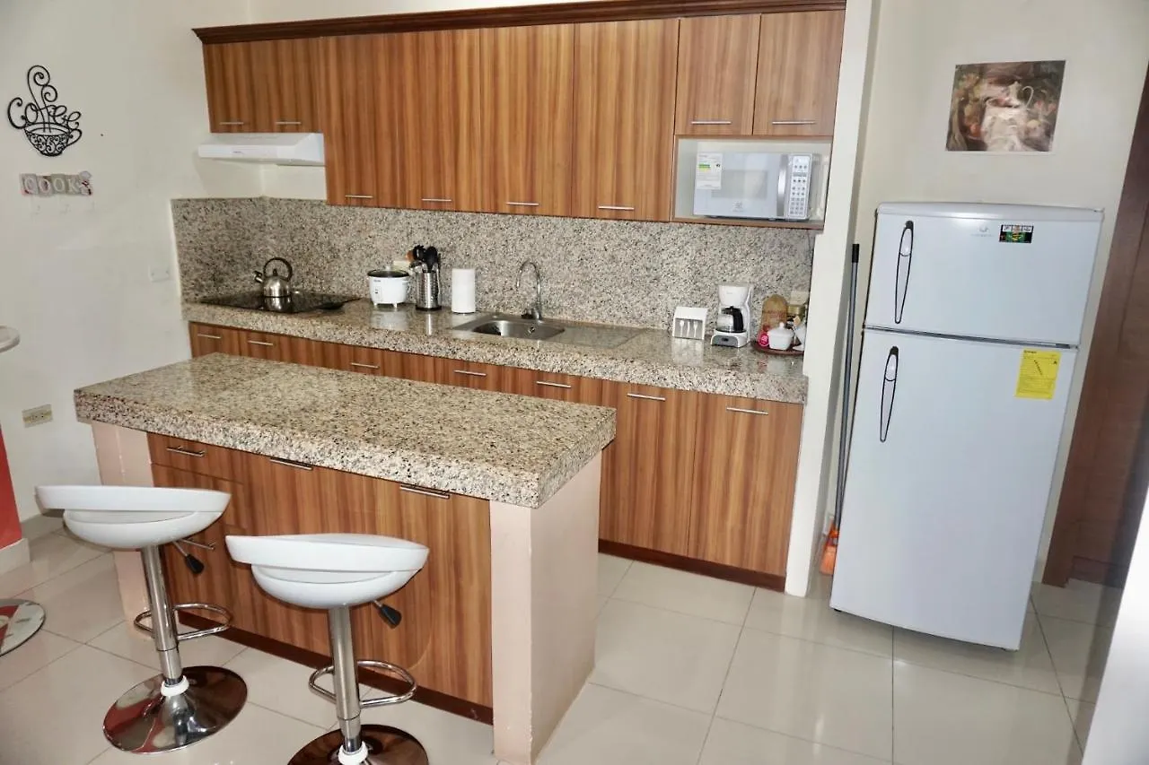 Garzota Suites Airport Guayaquil 0*,  Ekwador